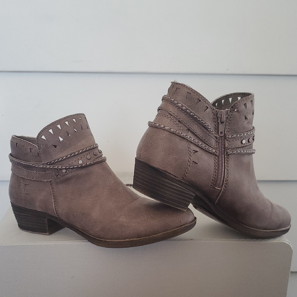 Women's Ankle Boots in Taupe
